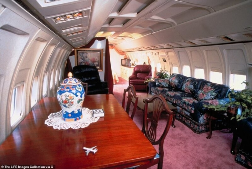 La transformación de la antigua "Boeing" en una acogedora casa sobre el lago