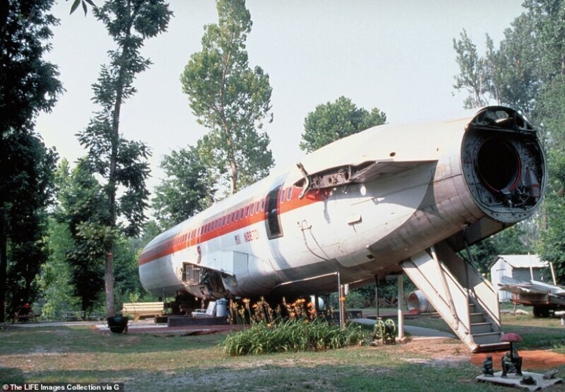 La transformación de la antigua "Boeing" en una acogedora casa sobre el lago