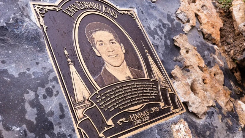 La trágica muerte de John Jones en la cueva Natti-Patti La trágica muerte de John Jones en la cueva Natti-Patti