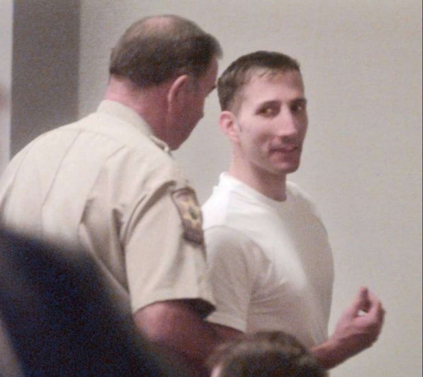 La verdadera historia del ladrón Jeffrey Manchester, que se escondió en el tejado de una juguetería.