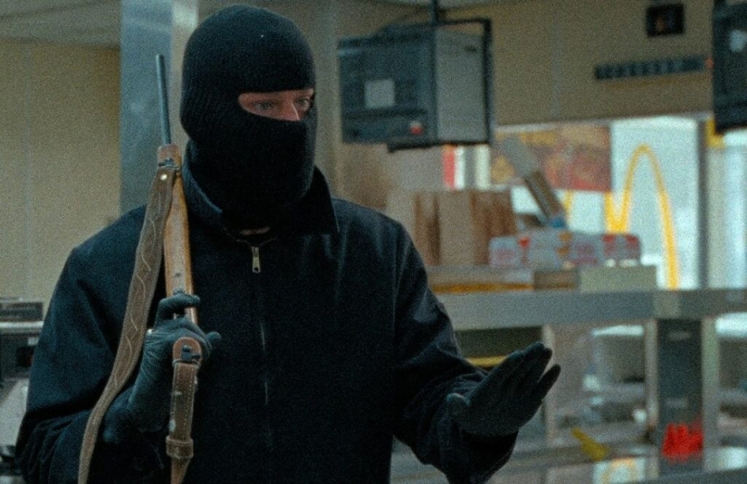 La verdadera historia del ladrón Jeffrey Manchester, que se escondió en el tejado de una juguetería.