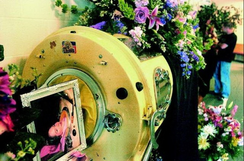 La vida en el "tanque": una mujer que ha pasado casi 60 años en el pulmón