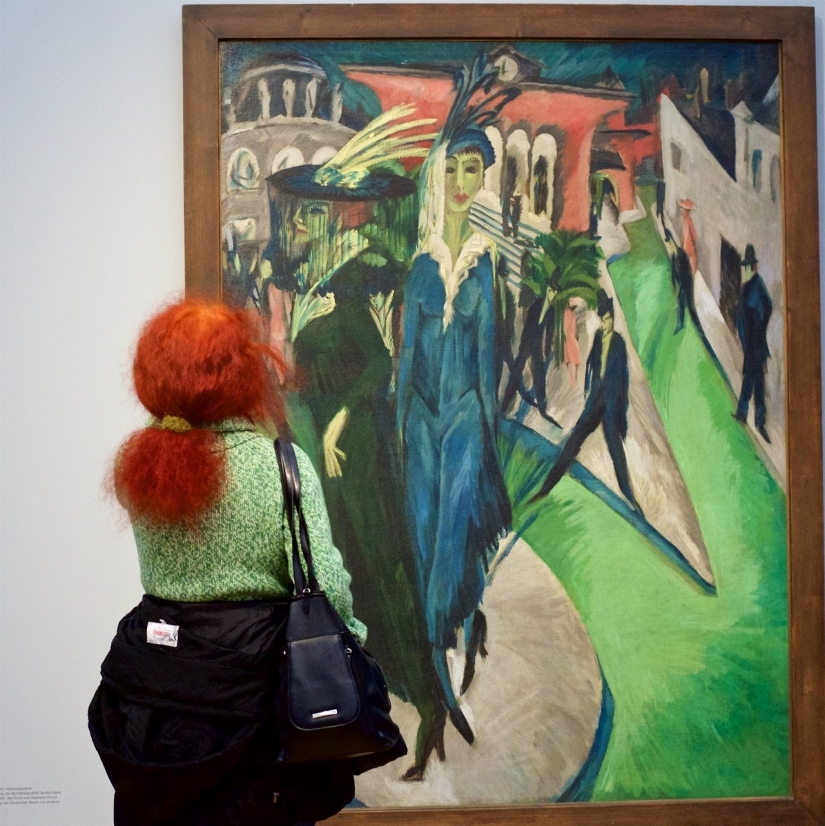La vida repite el arte: un austriaco toma fotos de los visitantes del museo que "coincidieron" con las pinturas La vida repite el arte: un austriaco toma fotos de los visitantes del museo que "coincidieron" con las pinturas