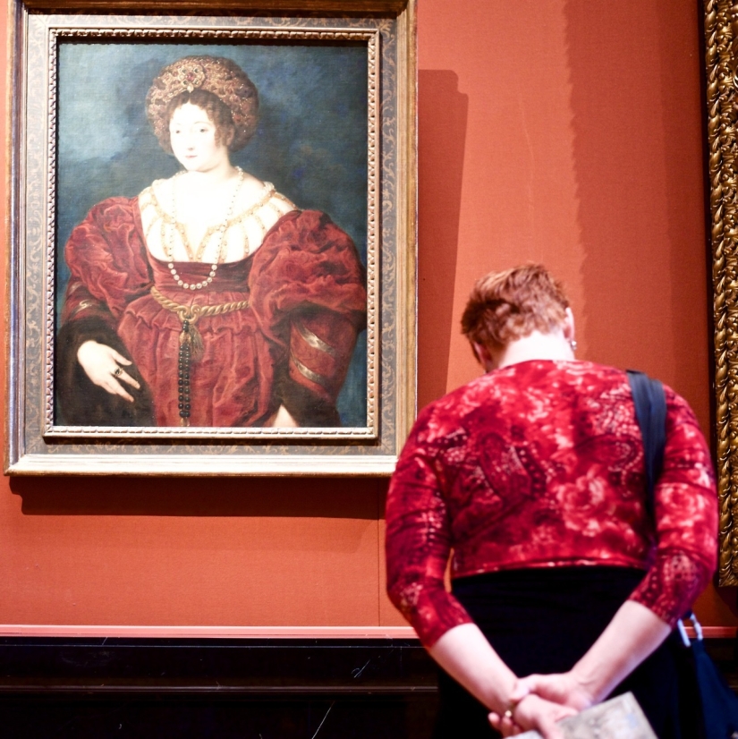 La vida repite el arte: un austriaco toma fotos de los visitantes del museo que "coincidieron" con las pinturas La vida repite el arte: un austriaco toma fotos de los visitantes del museo que "coincidieron" con las pinturas