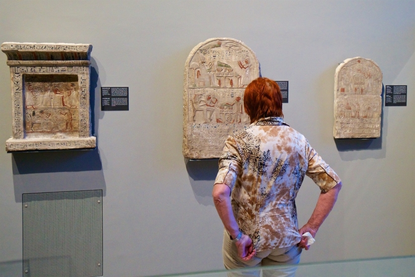 La vida repite el arte: un austriaco toma fotos de los visitantes del museo que "coincidieron" con las pinturas La vida repite el arte: un austriaco toma fotos de los visitantes del museo que "coincidieron" con las pinturas