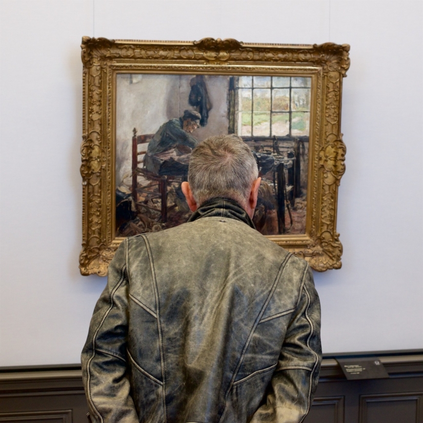La vida repite el arte: un austriaco toma fotos de los visitantes del museo que "coincidieron" con las pinturas La vida repite el arte: un austriaco toma fotos de los visitantes del museo que "coincidieron" con las pinturas