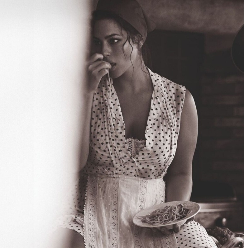 Lachlan Bailey's photo experiments: supermodels on a farm and eroticism in dusty fields Lachlan Bailey's photo experiments: supermodels on a farm and eroticism in dusty fields