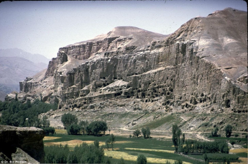 Las faldas cortas, los picnics en el lado de la carretera y la sonrisa de los niños — lo que era antes de que los Talibanes de Afganistán