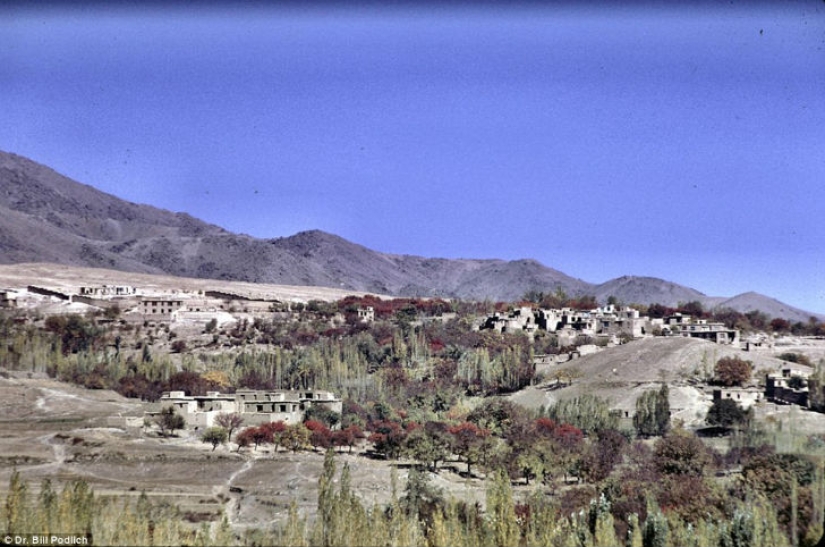 Las faldas cortas, los picnics en el lado de la carretera y la sonrisa de los niños — lo que era antes de que los Talibanes de Afganistán