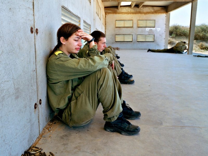 Las niñas del ejército Israelí: una mirada especial a las mujeres de los soldados en las fotos de Rachel Papo