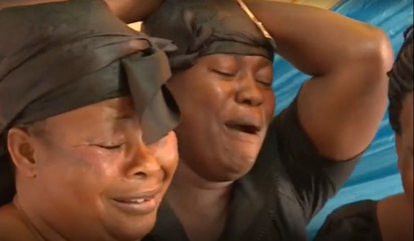 Lágrimas por dinero: quiénes son los dolientes profesionales de Ghana Lágrimas por dinero: quiénes son los dolientes profesionales de Ghana