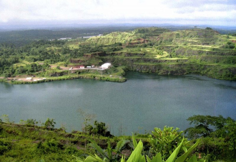 Liberian maniacs Samuel Doe and Charles Taylor, or The Story of a Failed Democracy