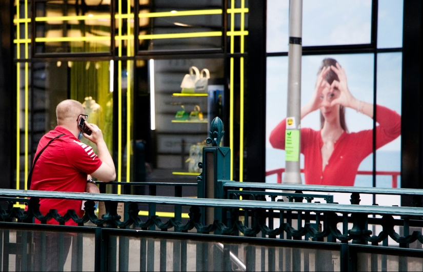 Life-Best Director: Funny Coincidences in Jesse Lindenberg's Street Shots