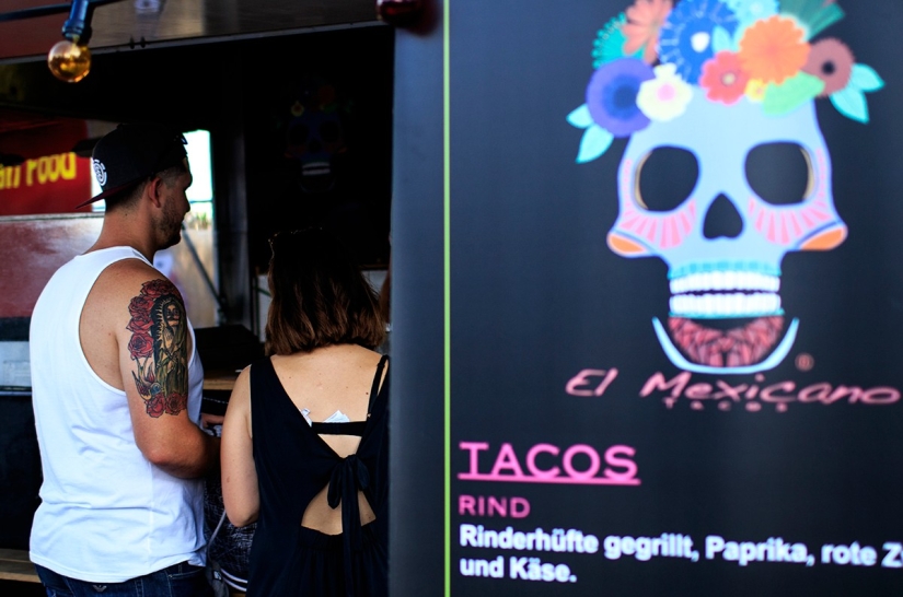 Life-Best Director: Funny Coincidences in Jesse Lindenberg's Street Shots