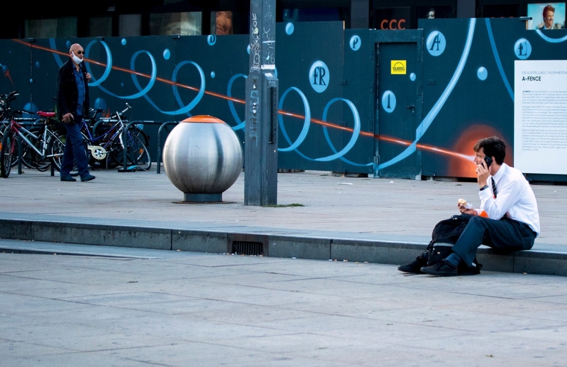 Life-Best Director: Funny Coincidences in Jesse Lindenberg's Street Shots