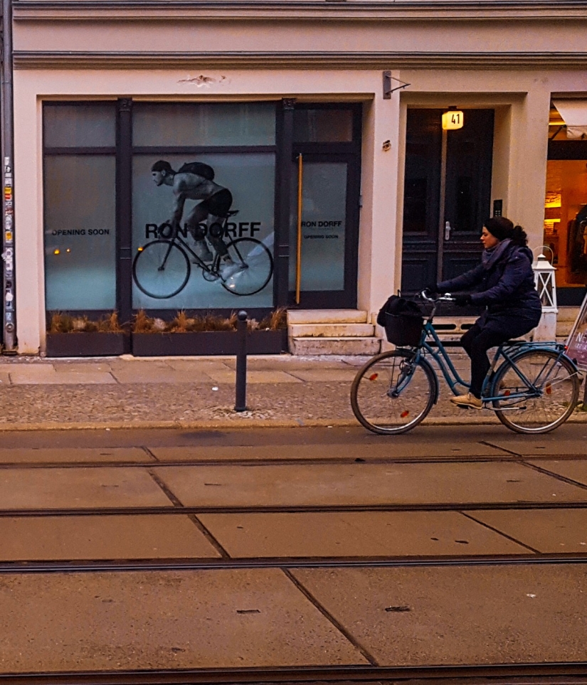 Life-Best Director: Funny Coincidences in Jesse Lindenberg's Street Shots