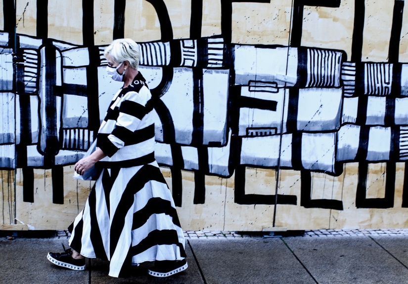 Life-Best Director: Funny Coincidences in Jesse Lindenberg's Street Shots