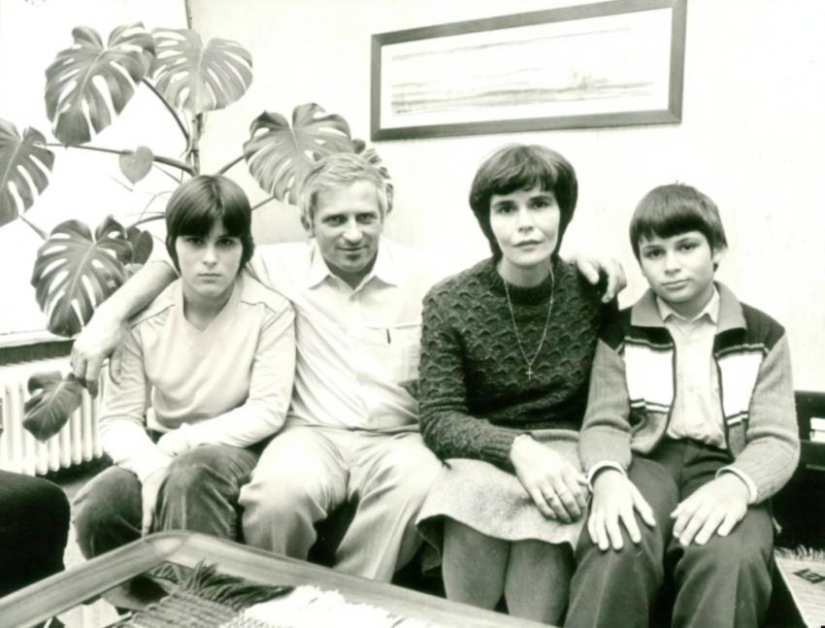 Like a champion, Robert Gutyra fled with his family behind the Iron Curtain in a hot air balloon Like a champion, Robert Gutyra fled with his family behind the Iron Curtain in a hot air balloon