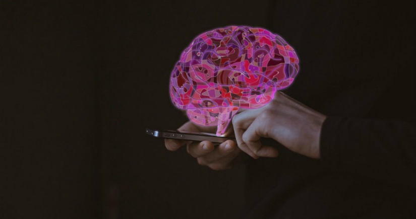 Likes are like a drug: Scientists have explained why we don't get rid of smartphones