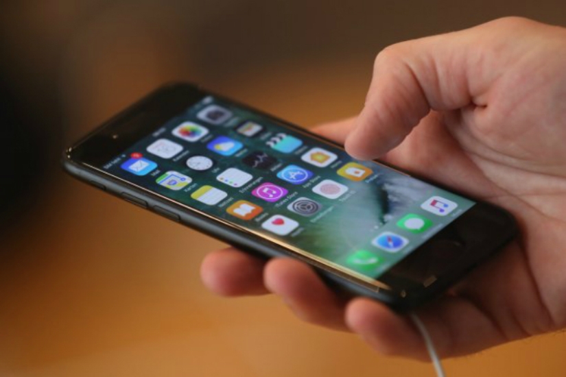 Likes are like a drug: Scientists have explained why we don't get rid of smartphones