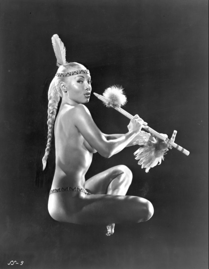 Lilly Christine — el baile de Catwoman se reduce con la mente de millones de hombres