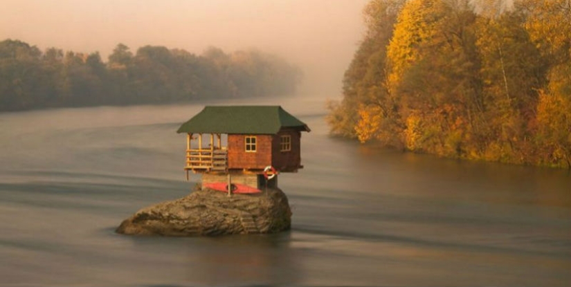 Little lonely houses for single people