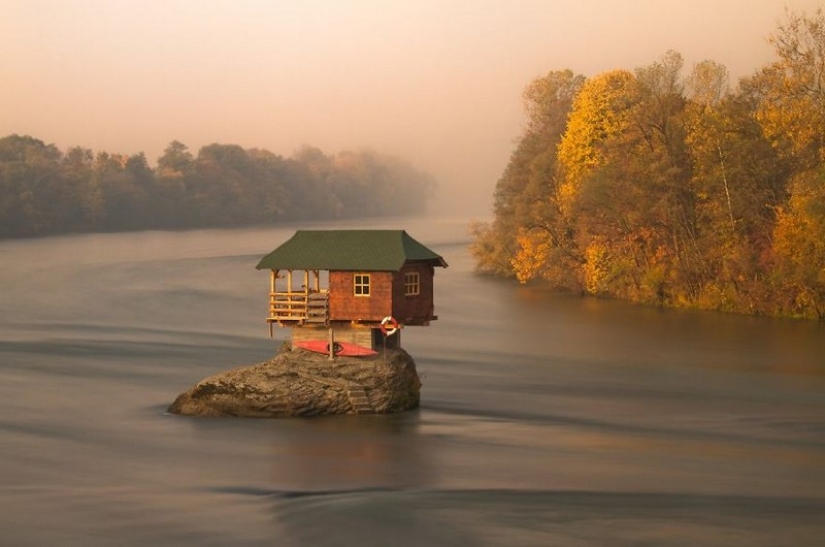 Little lonely houses for single people