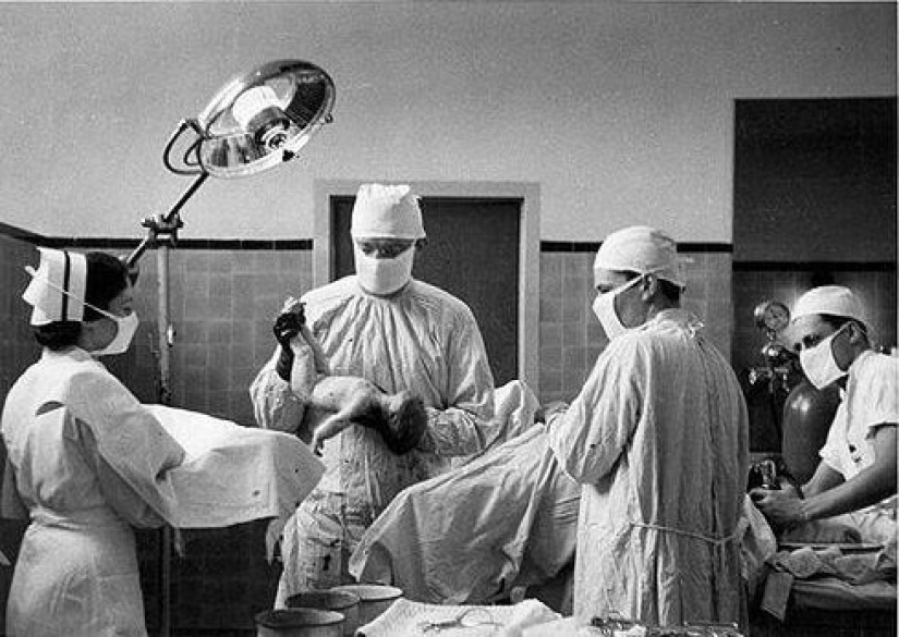 "Lo principal es no morir en ropa interior masculina": cómo las mujeres sobrevivieron y hicieron frente a la vida cotidiana durante la guerra "Lo principal es no morir en ropa interior masculina": cómo las mujeres sobrevivieron y hicieron frente a la vida cotidiana durante la guerra