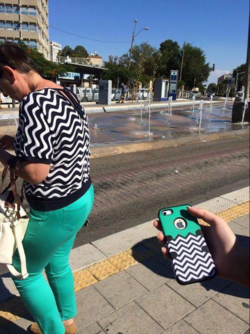 Lo que inspira a las personas a los atuendos y peinados salvajes — un cepillo de limpieza, una bolsa de hilo y un teléfono roto
