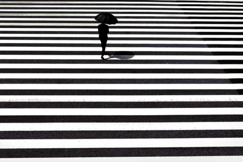 Lonely figures in a black-and-white world: mesmerizing images by a Japanese photographer Lonely figures in a black-and-white world: mesmerizing images by a Japanese photographer