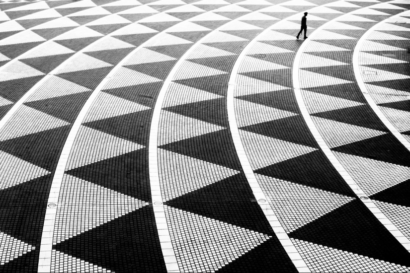 Lonely figures in a black-and-white world: mesmerizing images by a Japanese photographer Lonely figures in a black-and-white world: mesmerizing images by a Japanese photographer