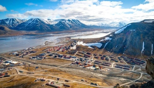 Longyearbyen: the most Northern town on Earth, which by law are not allowed to die