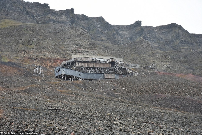 Longyearbyen: the most Northern town on Earth, which by law are not allowed to die Longyearbyen: the most Northern town on Earth, which by law are not allowed to die