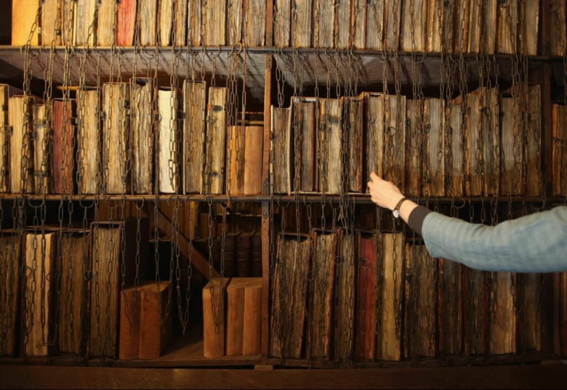 Los libros más famosos encuadernados en piel humana.