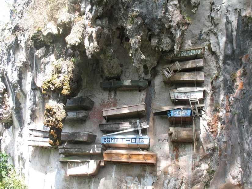 Los Misteriosos Ataúdes Colgantes de Sagada