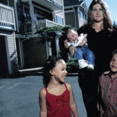 "Los niños no son tuyas, y no está usted" o el nacer mujer se convirtió en la madre de cuatro hijos