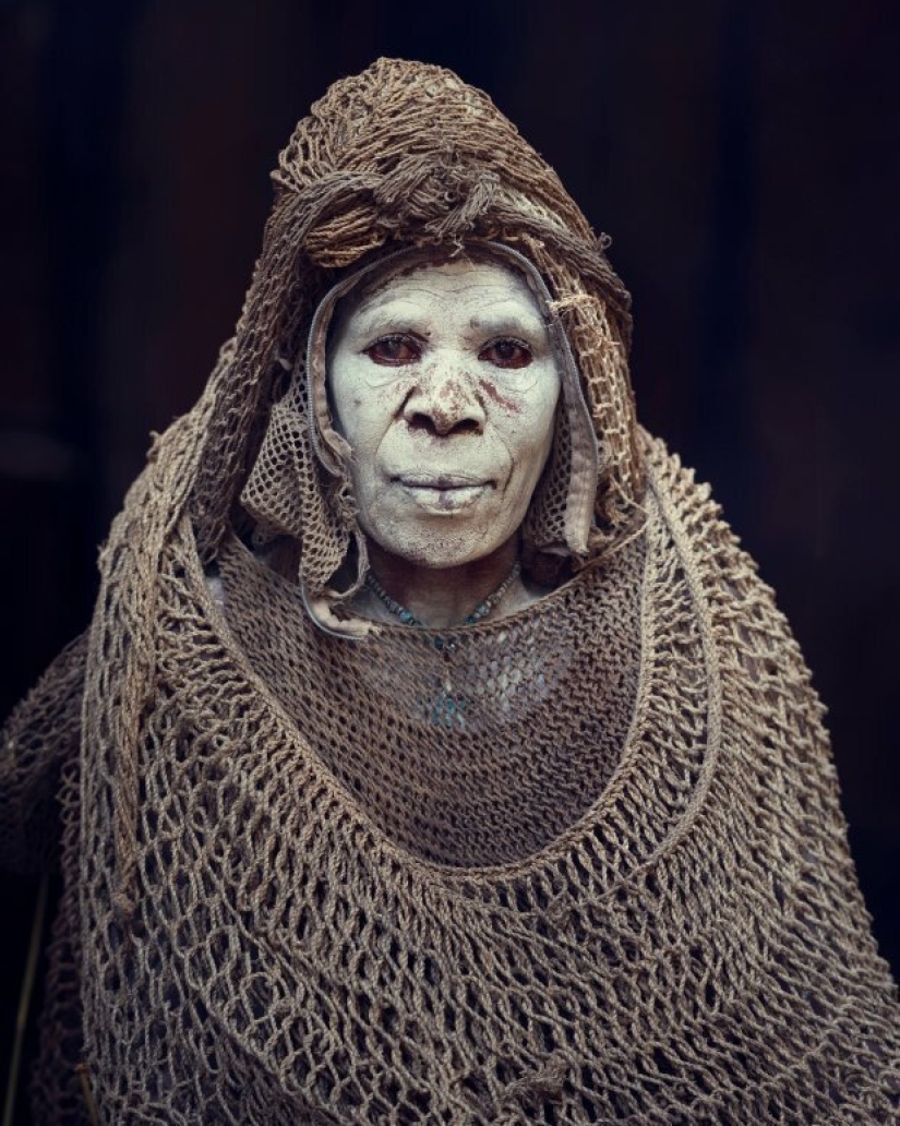 Los pueblos indígenas: 20 retratos, de la que es imposible apartar la mirada