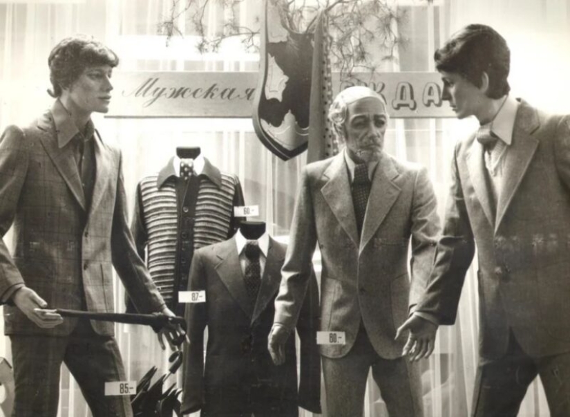 Lost Face, or the Evolution of Mannequins from Realism to Primitiveness