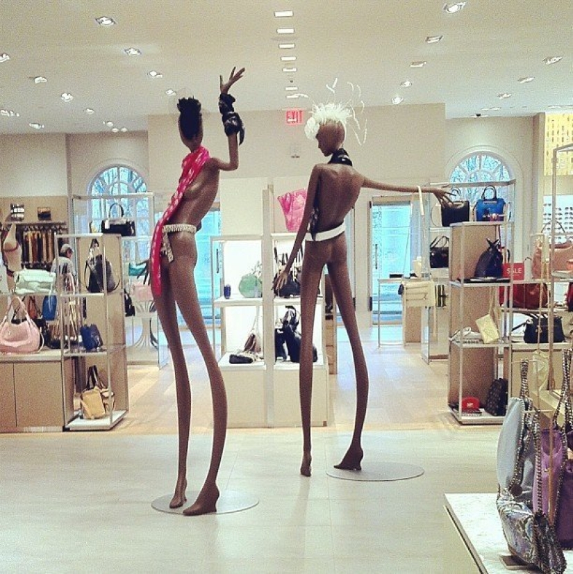 Lost Face, or the Evolution of Mannequins from Realism to Primitiveness