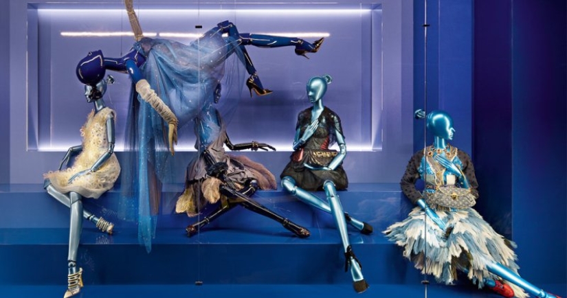 Lost Face, or the Evolution of Mannequins from Realism to Primitiveness