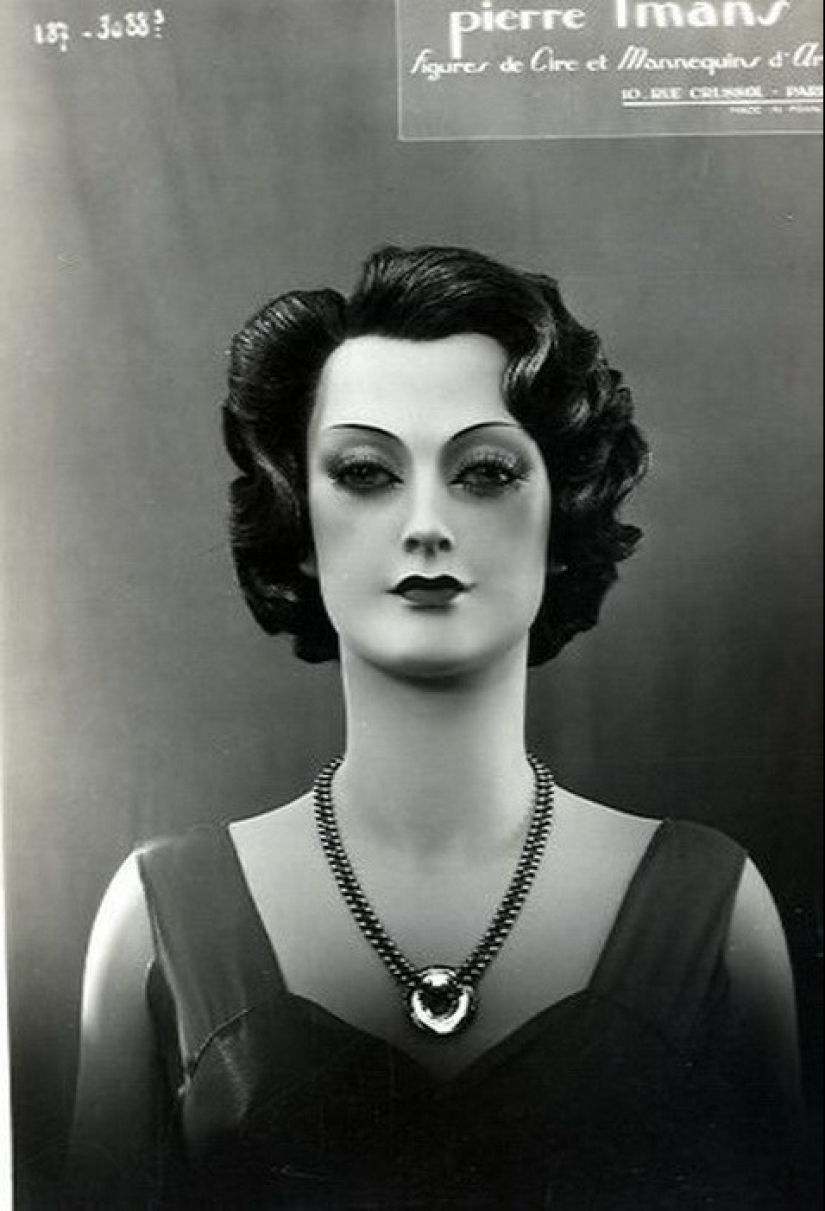 Lost Face, or the Evolution of Mannequins from Realism to Primitiveness