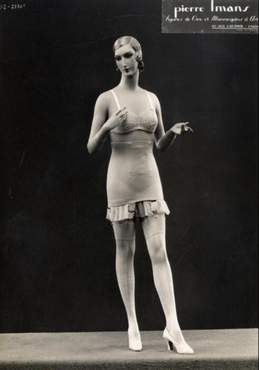 Lost Face, or the Evolution of Mannequins from Realism to Primitiveness