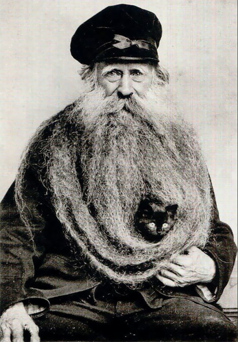 Louis Pendant — Frenchy mahabaratha, in which lived a cat