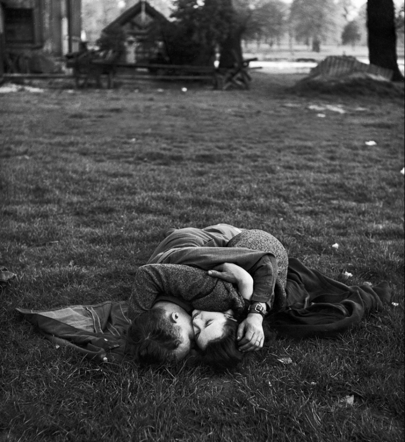 Love during the war: 30 photos about seeing off and meeting soldiers Love during the war: 30 photos about seeing off and meeting soldiers