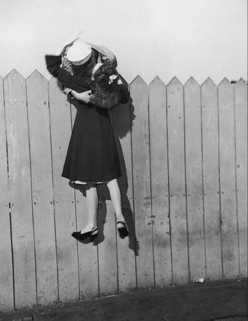 Love during the war: 30 photos about seeing off and meeting soldiers Love during the war: 30 photos about seeing off and meeting soldiers