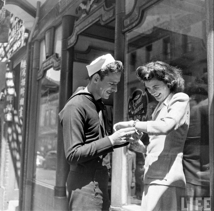 Love during the war: 30 photos about seeing off and meeting soldiers Love during the war: 30 photos about seeing off and meeting soldiers