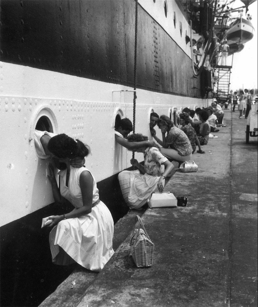 Love during the war: 30 photos about seeing off and meeting soldiers Love during the war: 30 photos about seeing off and meeting soldiers