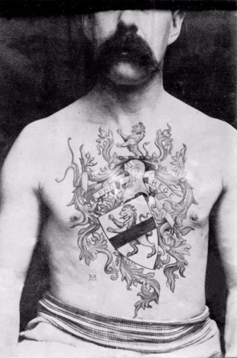 Luxury tattoos of the Victorian era — Cherubs, dragons and coats of arms Luxury tattoos of the Victorian era — Cherubs, dragons and coats of arms