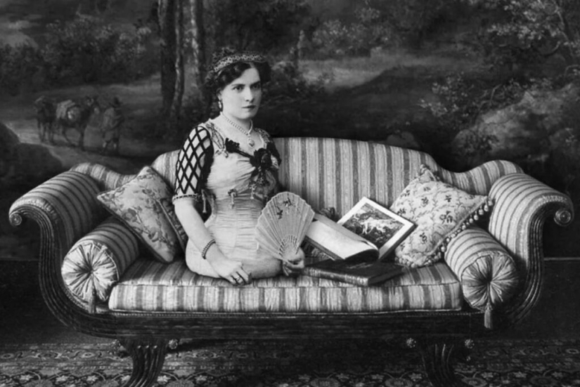Mademoiselle Gabriel: the story of a charming “half-woman”