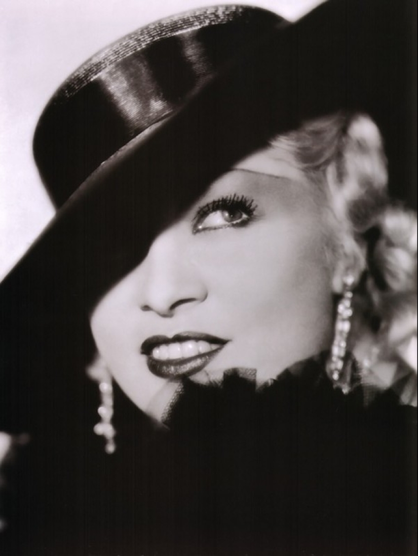 Mae West-la controvertida actriz que se convirtió en el primer símbolo sexual de América Mae West-la controvertida actriz que se convirtió en el primer símbolo sexual de América